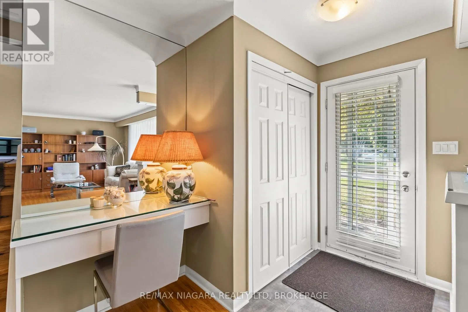 4 WILLOW STREET N