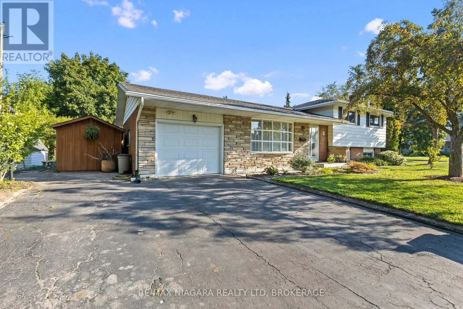 4 WILLOW STREET N