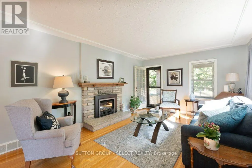 714 SPRINGBANK DRIVE