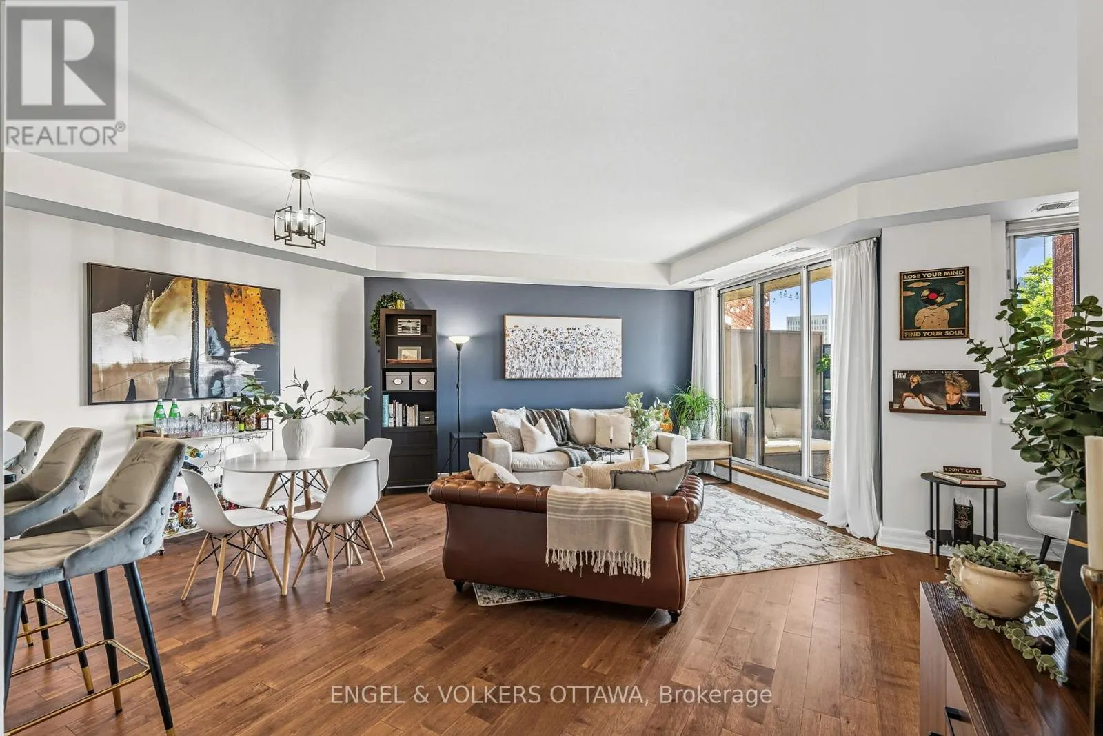 403 - 320 MCLEOD STREET