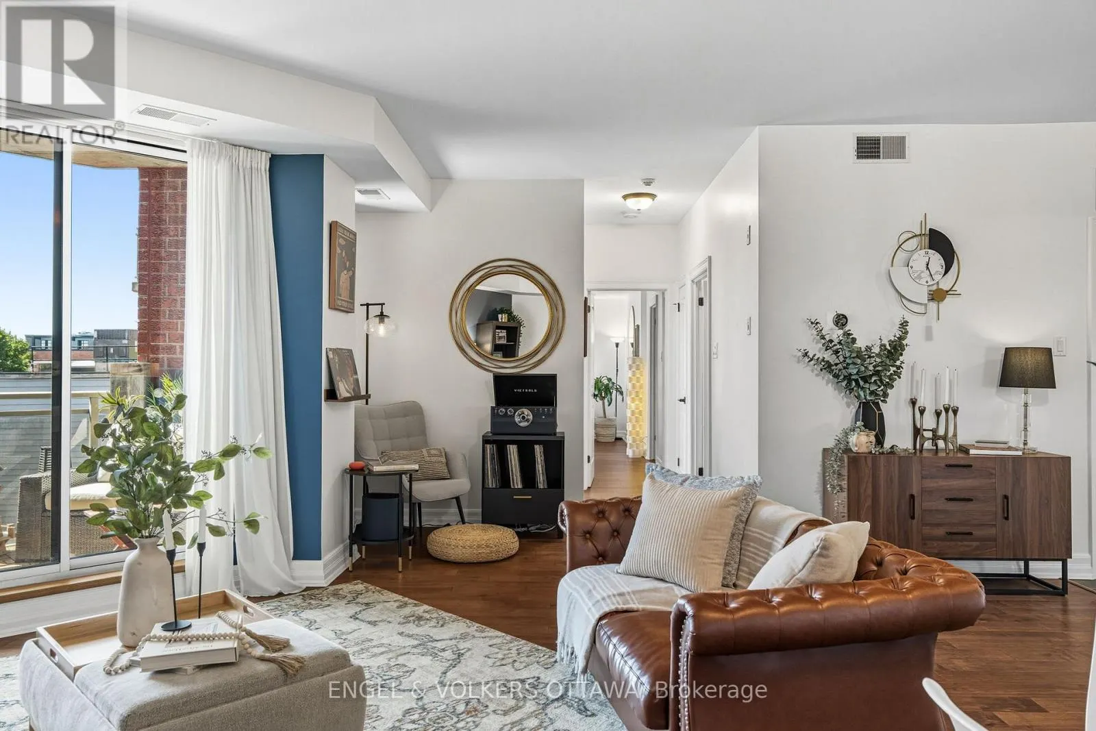 403 - 320 MCLEOD STREET