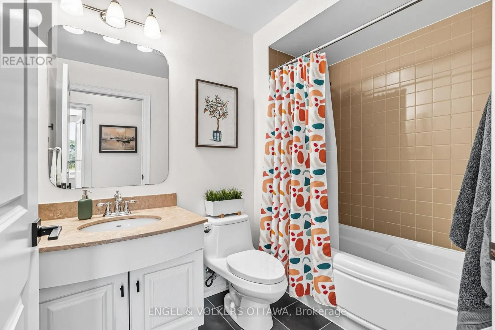 403 - 320 MCLEOD STREET