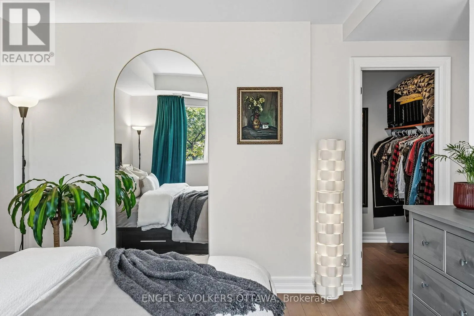 403 - 320 MCLEOD STREET
