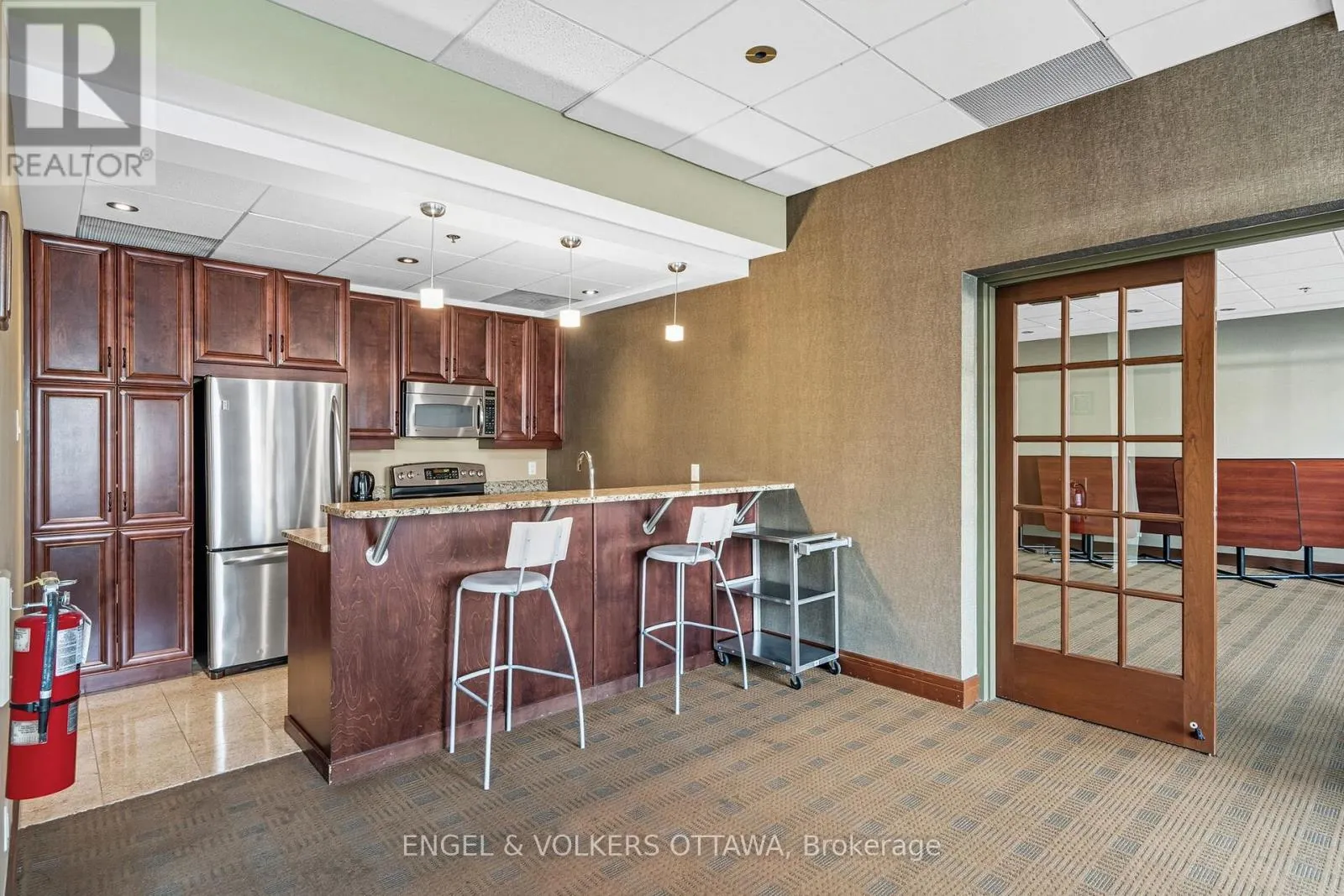 403 - 320 MCLEOD STREET