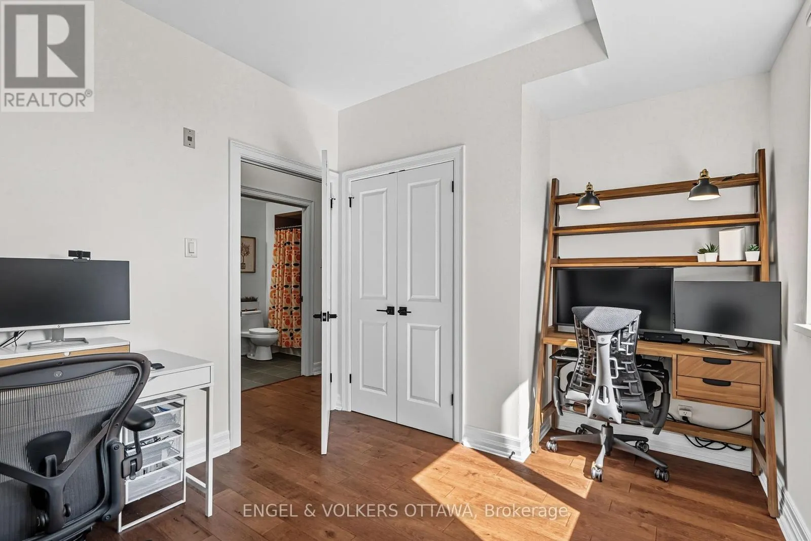 403 - 320 MCLEOD STREET