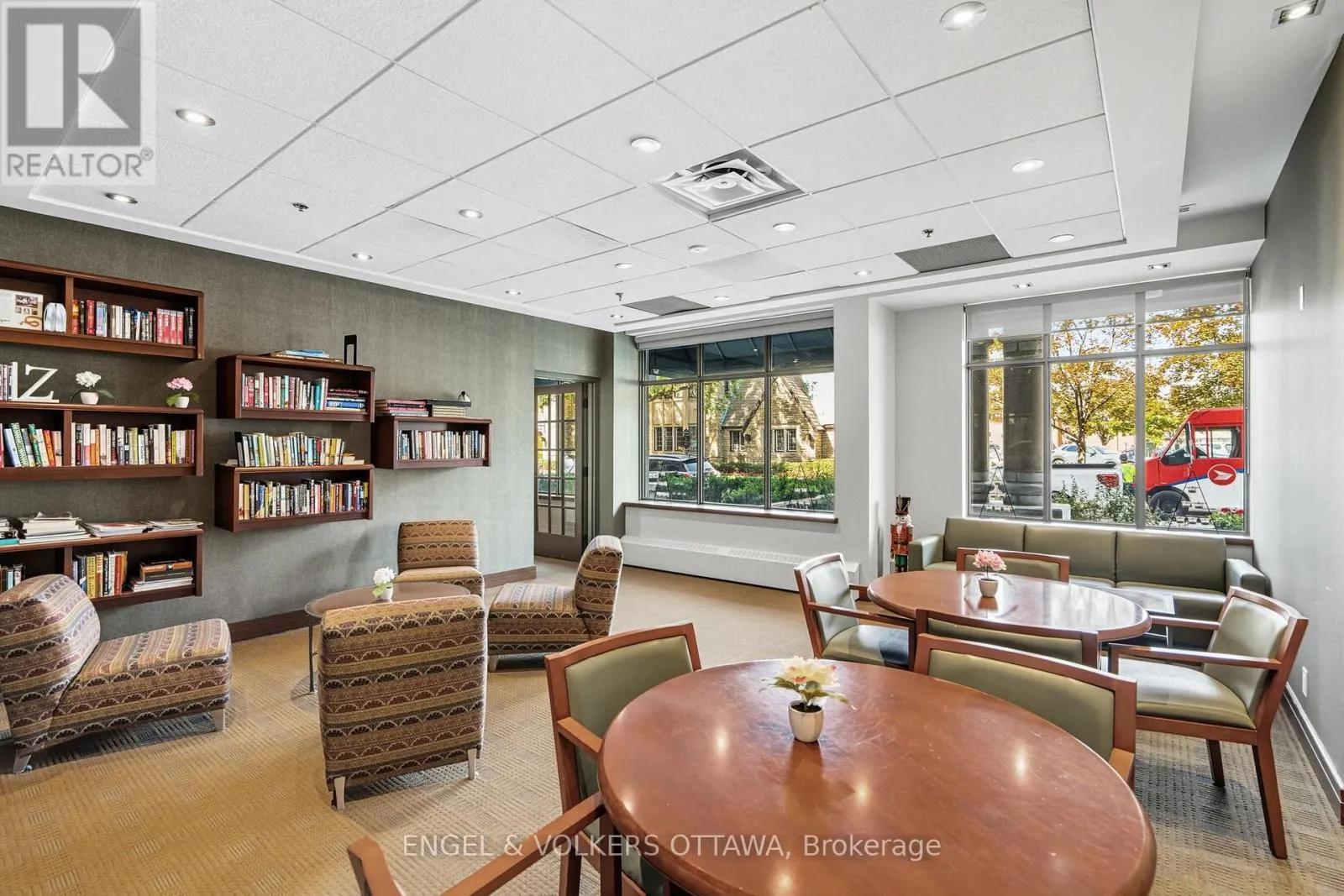 403 - 320 MCLEOD STREET