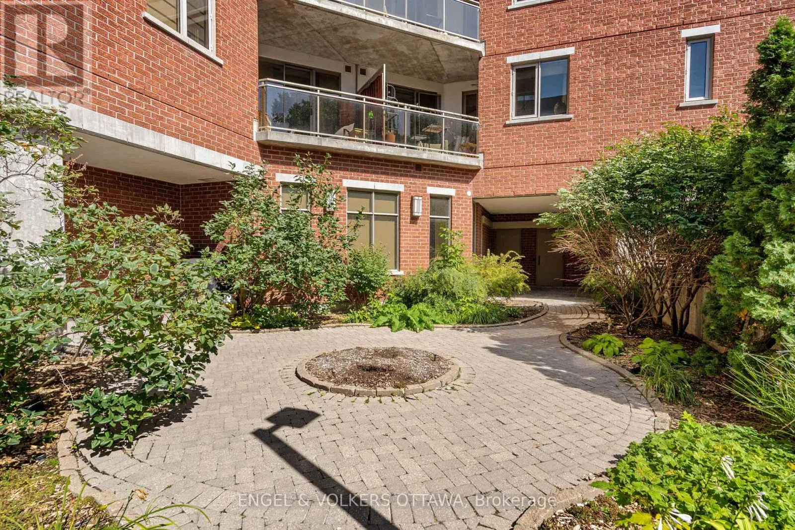 403 - 320 MCLEOD STREET
