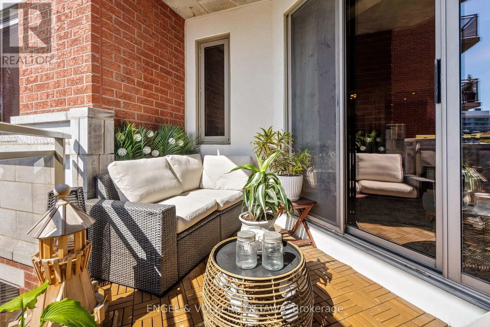 403 - 320 MCLEOD STREET