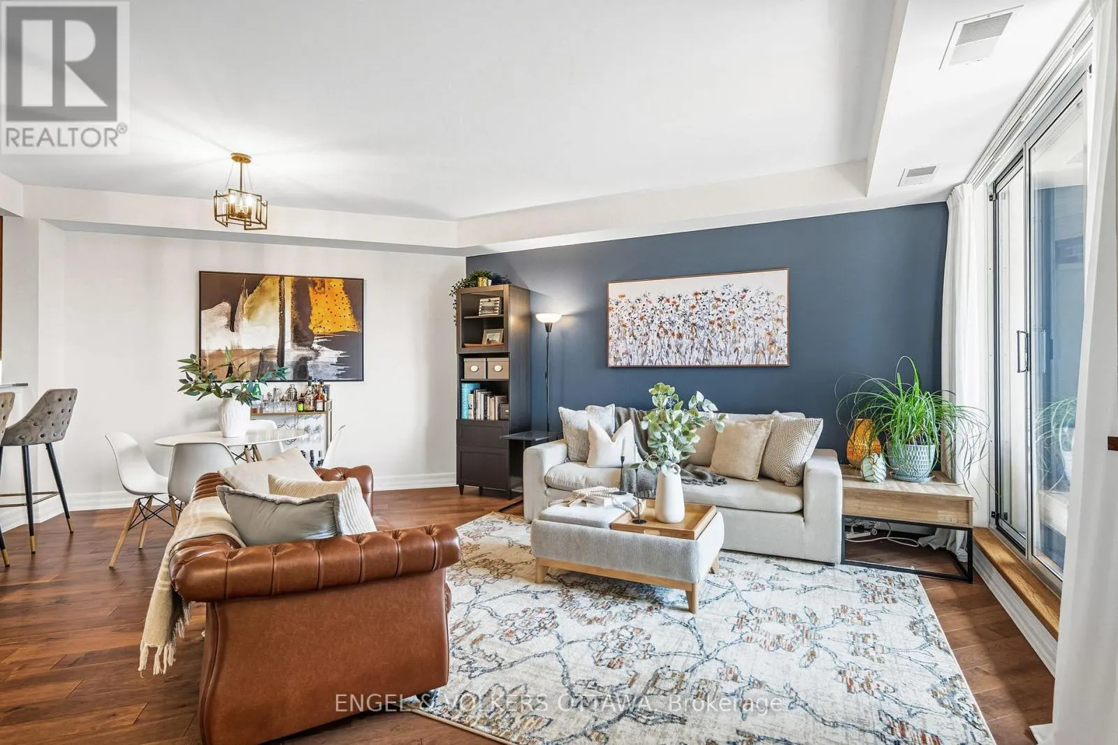403 - 320 MCLEOD STREET