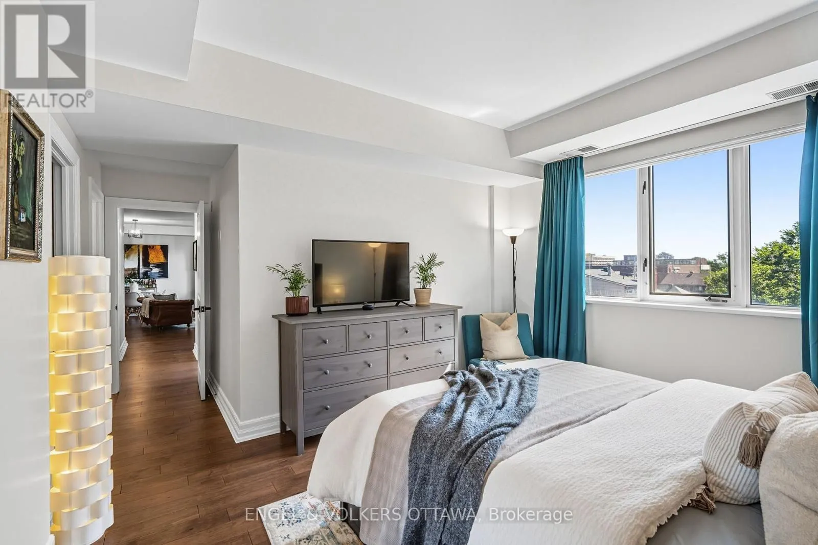 403 - 320 MCLEOD STREET