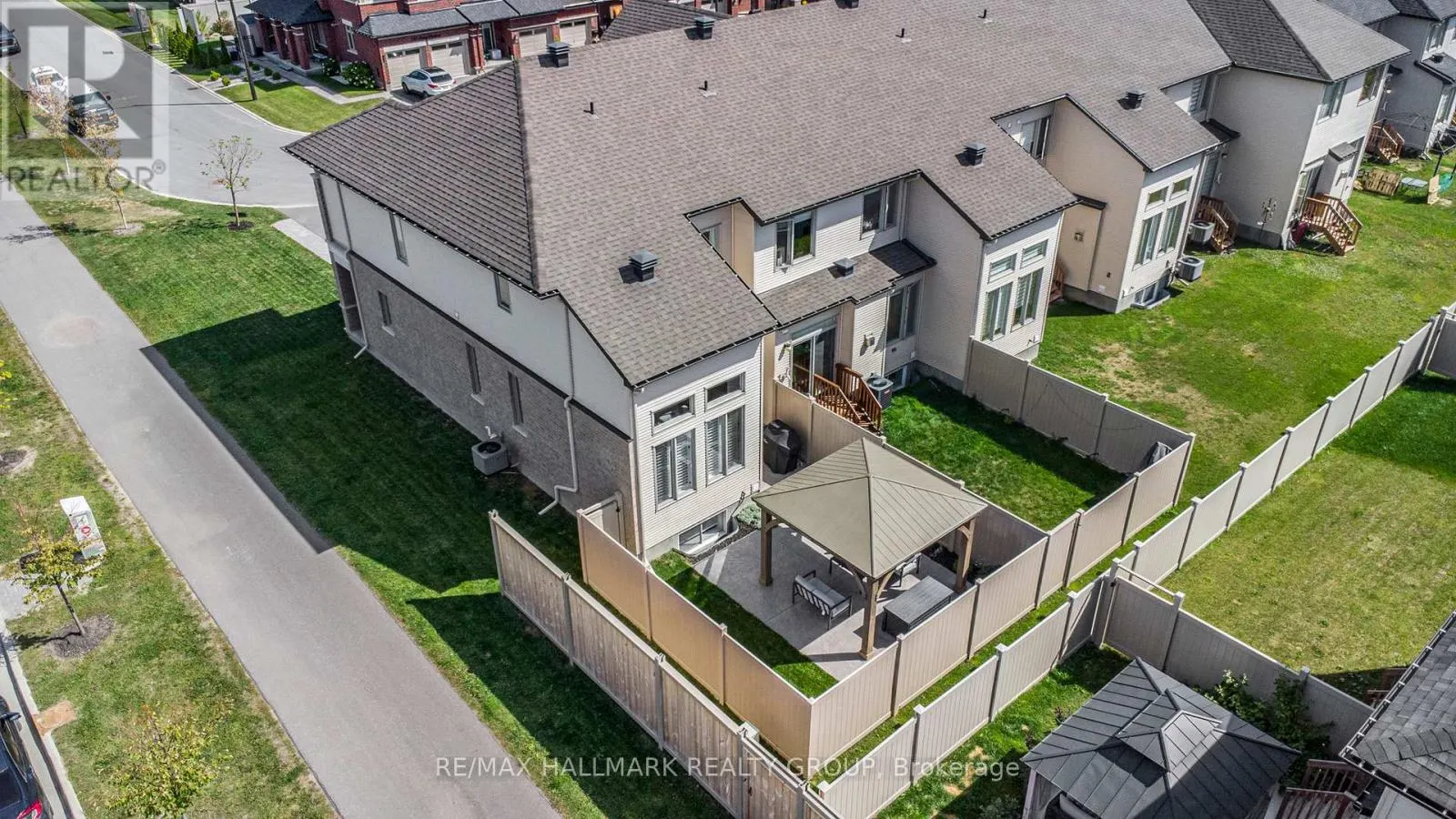 754 CAIRN CRESCENT