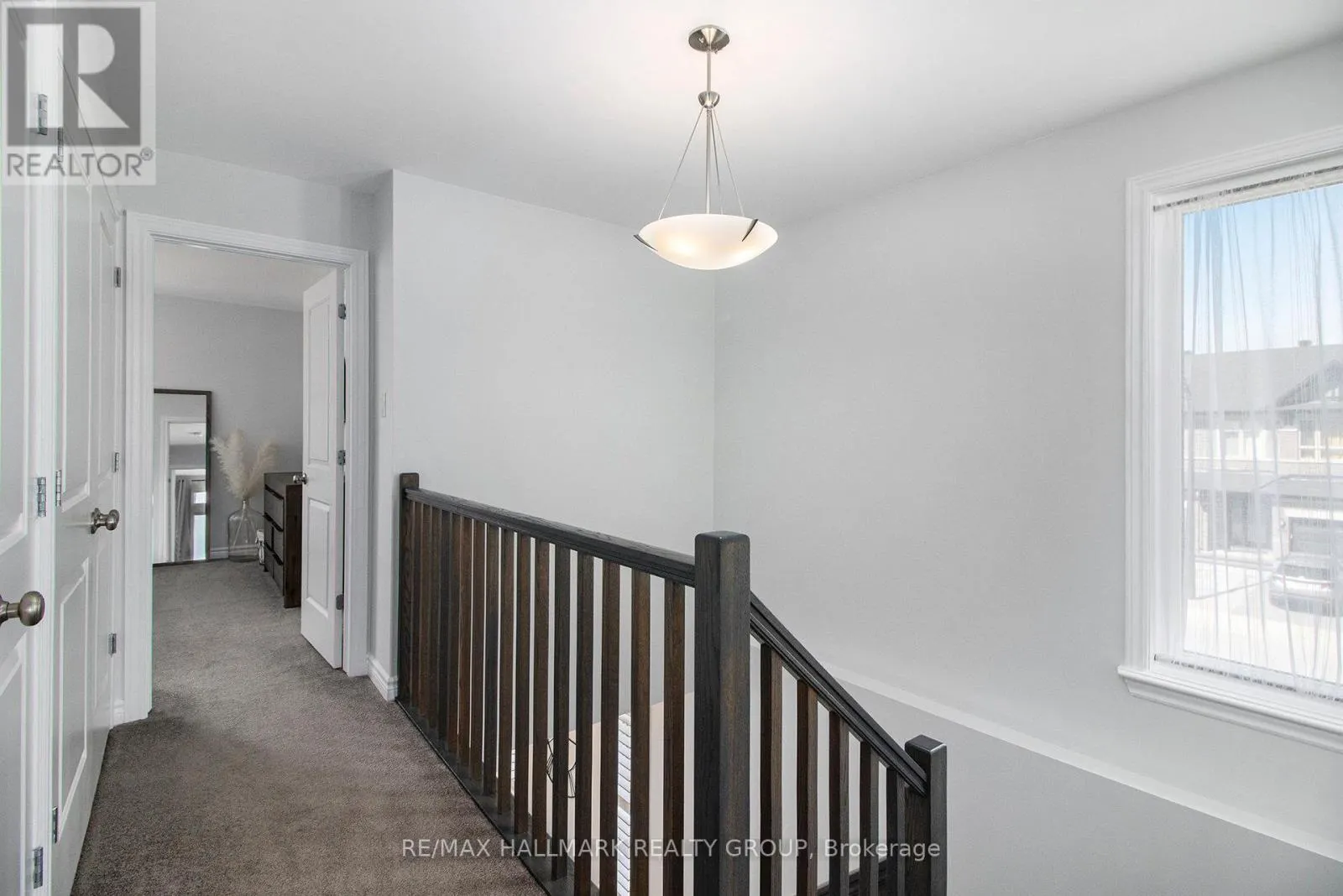 754 CAIRN CRESCENT