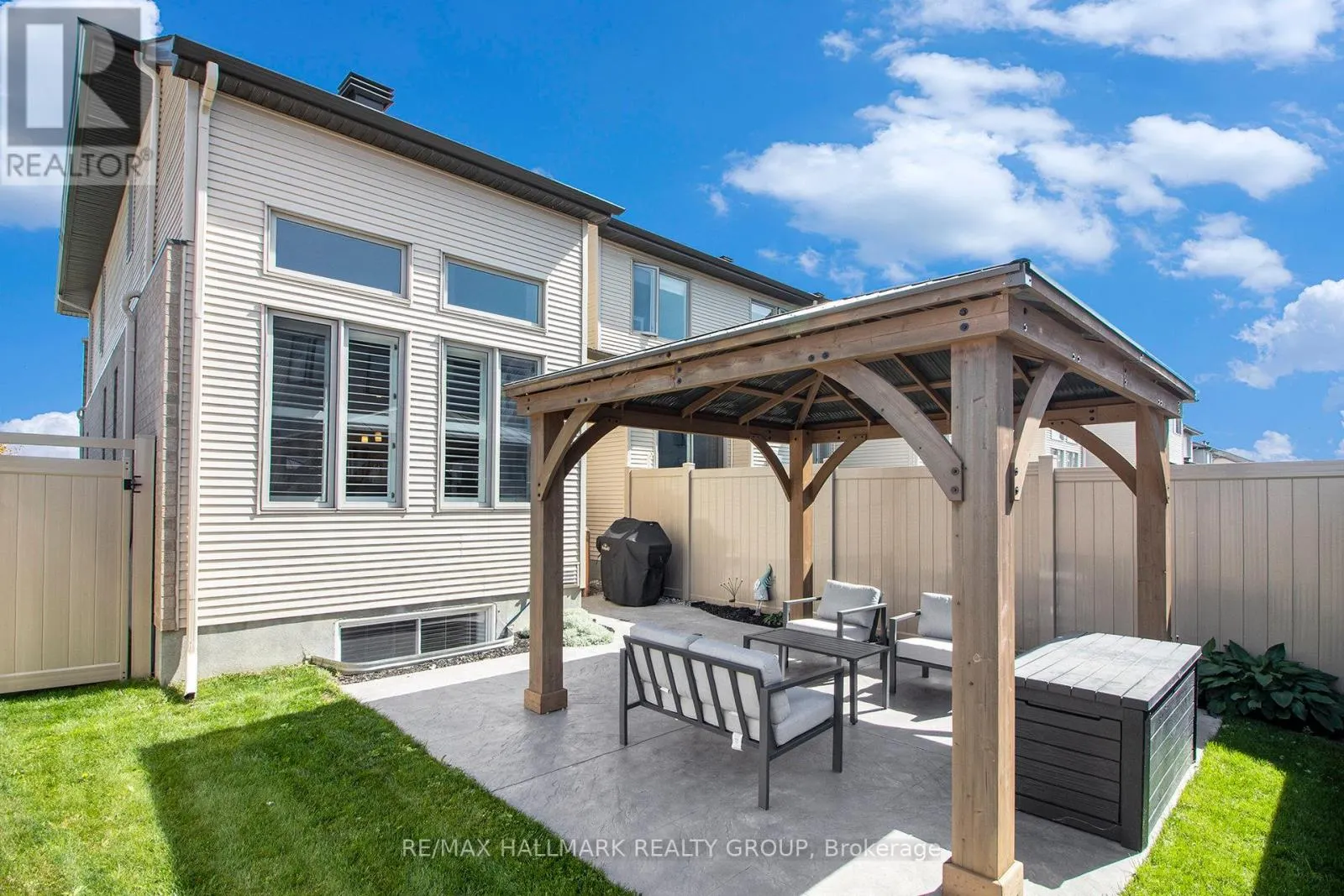 754 CAIRN CRESCENT