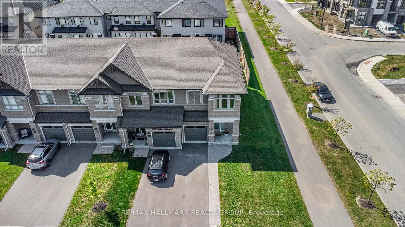 754 CAIRN CRESCENT