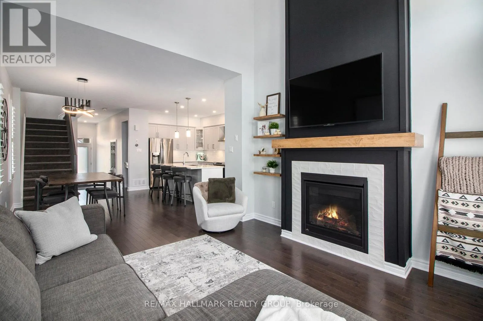 754 CAIRN CRESCENT