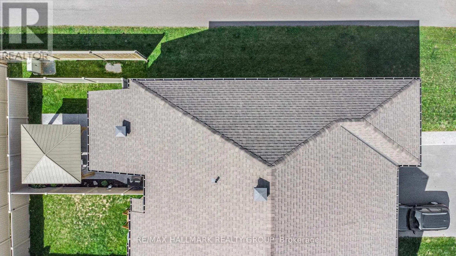 754 CAIRN CRESCENT