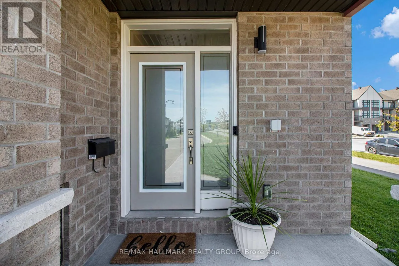 754 CAIRN CRESCENT