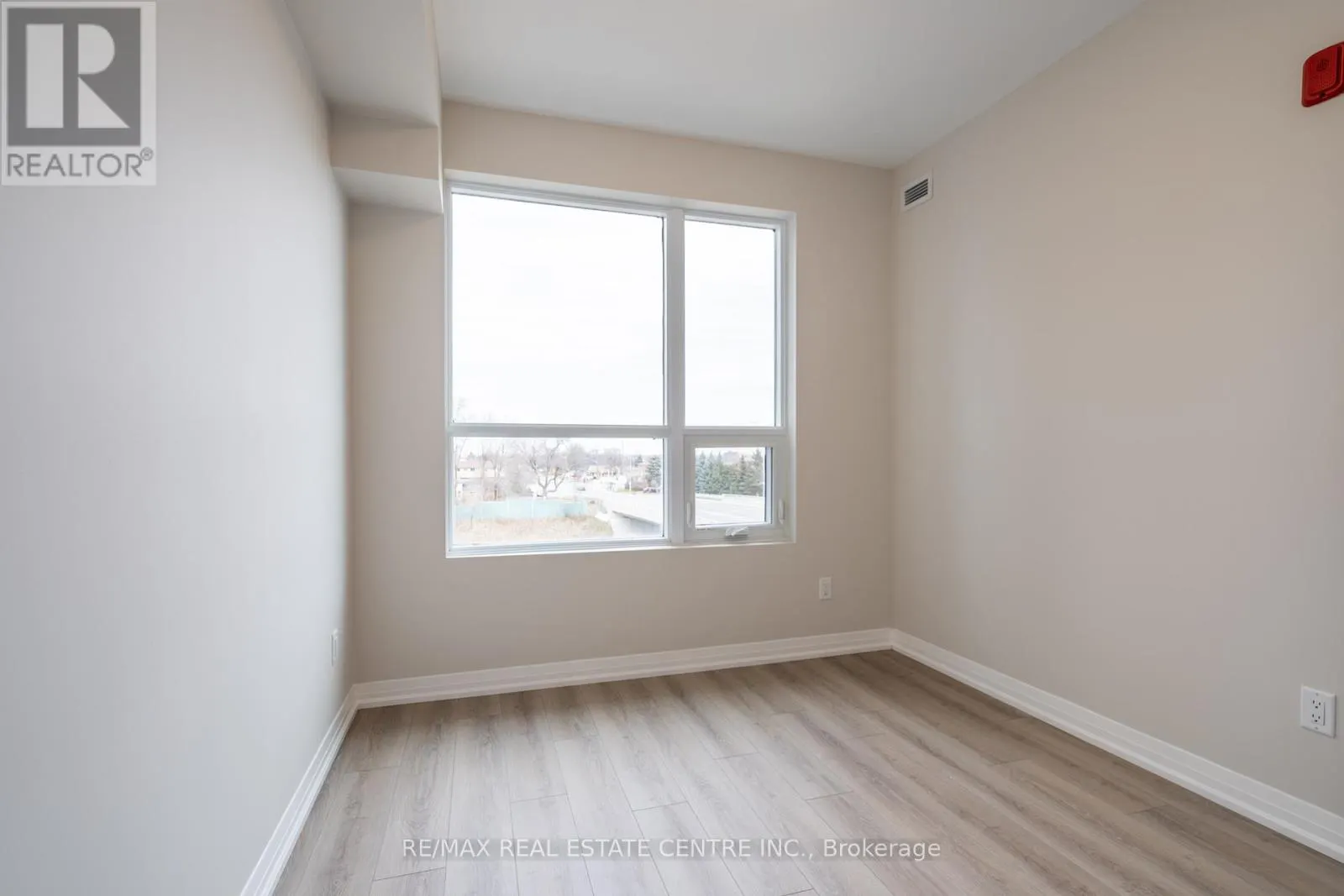 302 - 120 SPRINGVALLEY CRESCENT