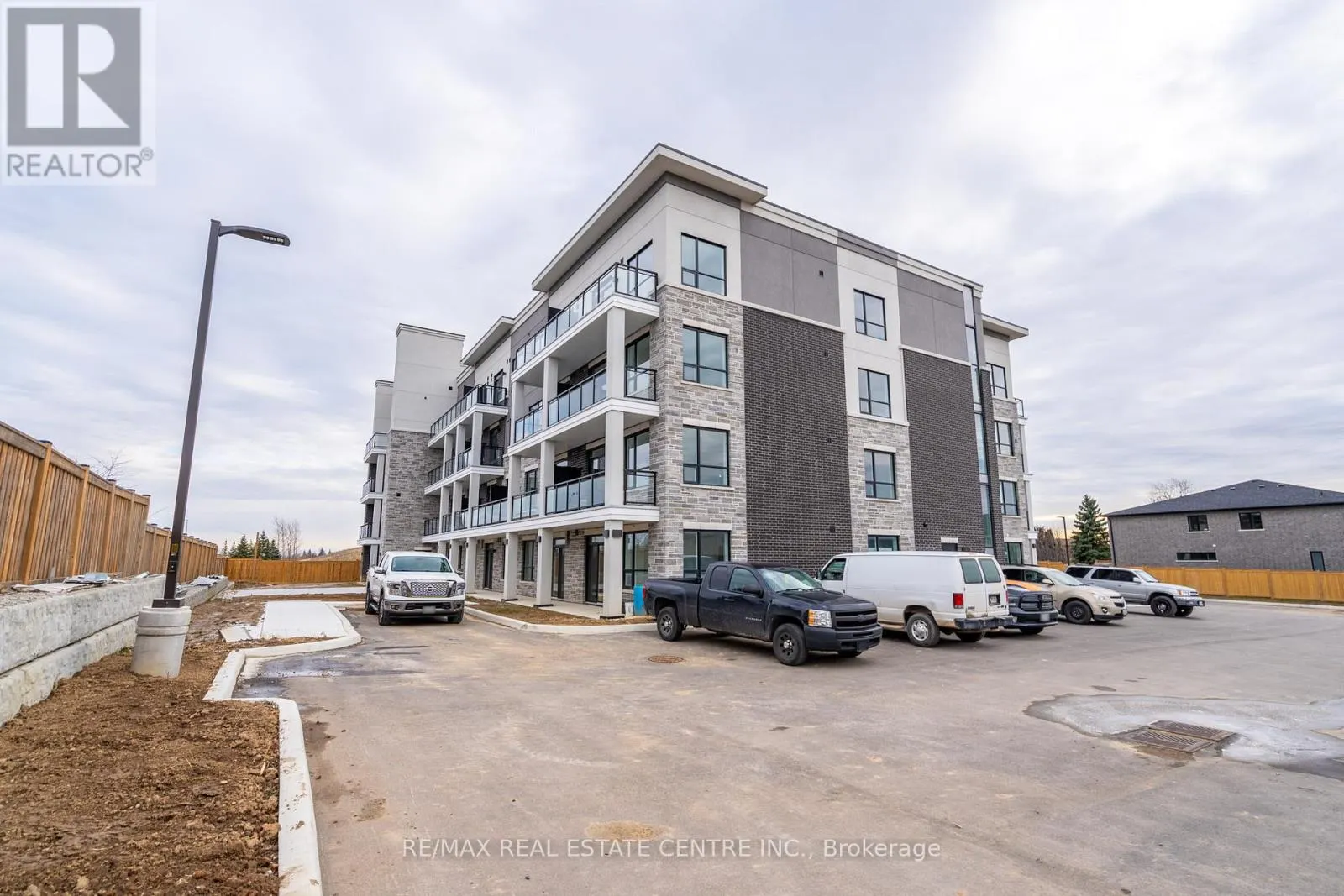 302 - 120 SPRINGVALLEY CRESCENT