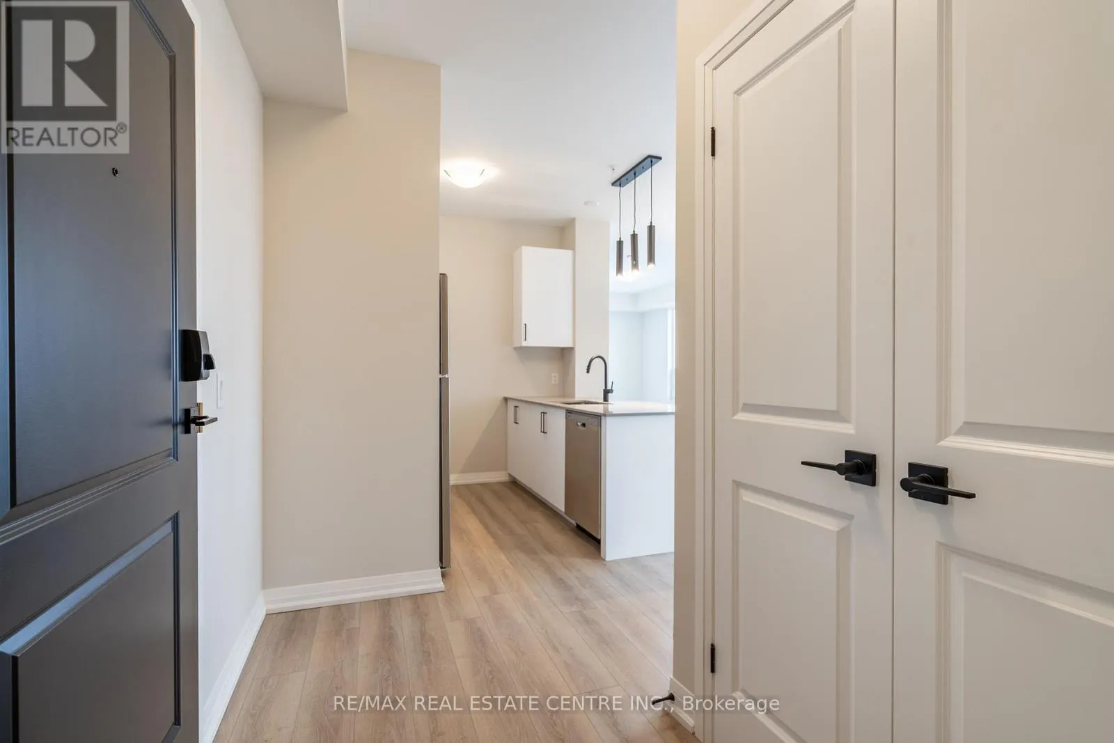 302 - 120 SPRINGVALLEY CRESCENT