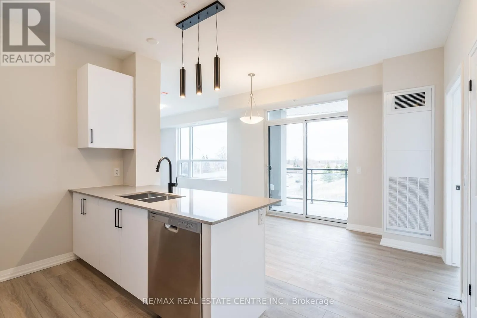 302 - 120 SPRINGVALLEY CRESCENT