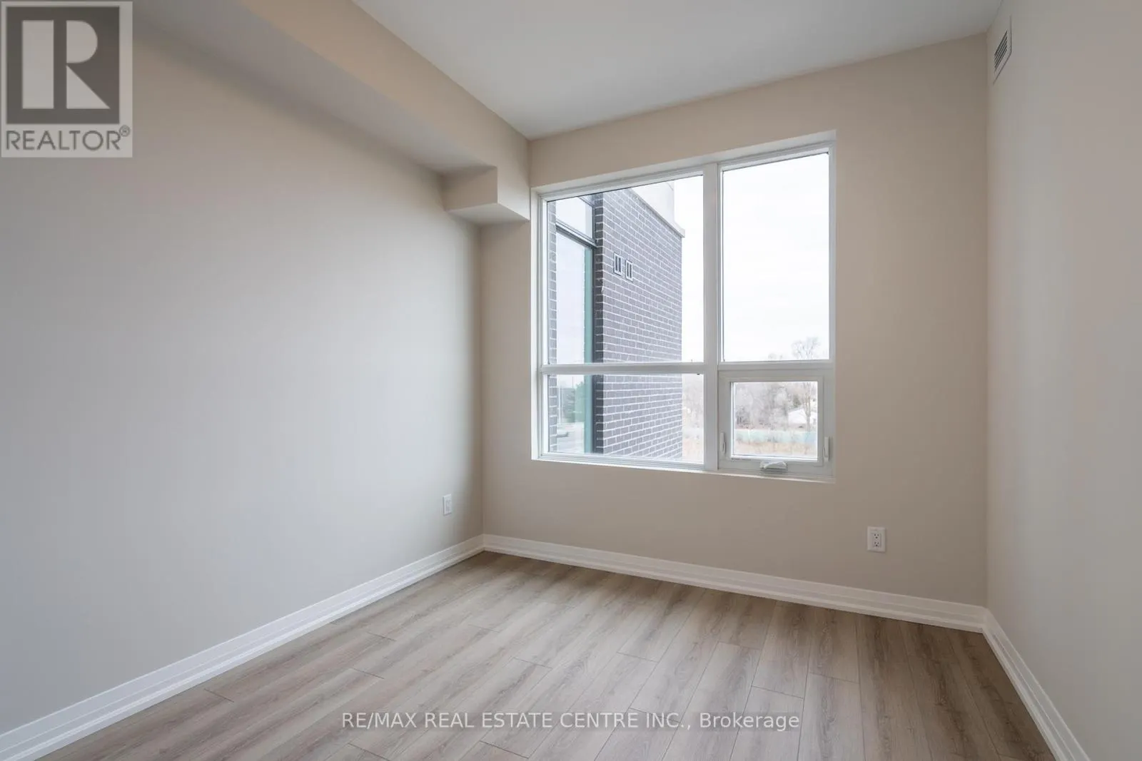 302 - 120 SPRINGVALLEY CRESCENT