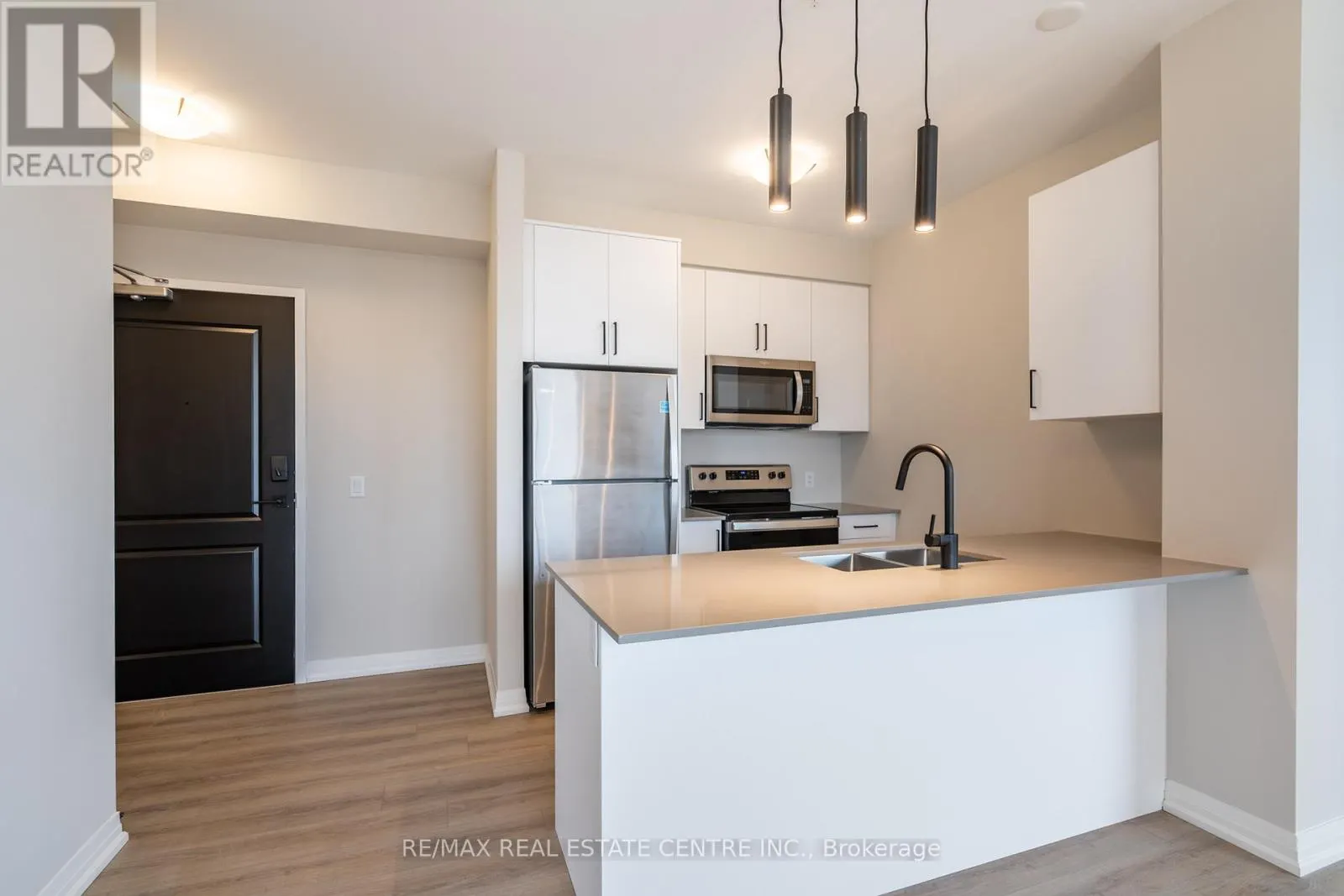302 - 120 SPRINGVALLEY CRESCENT