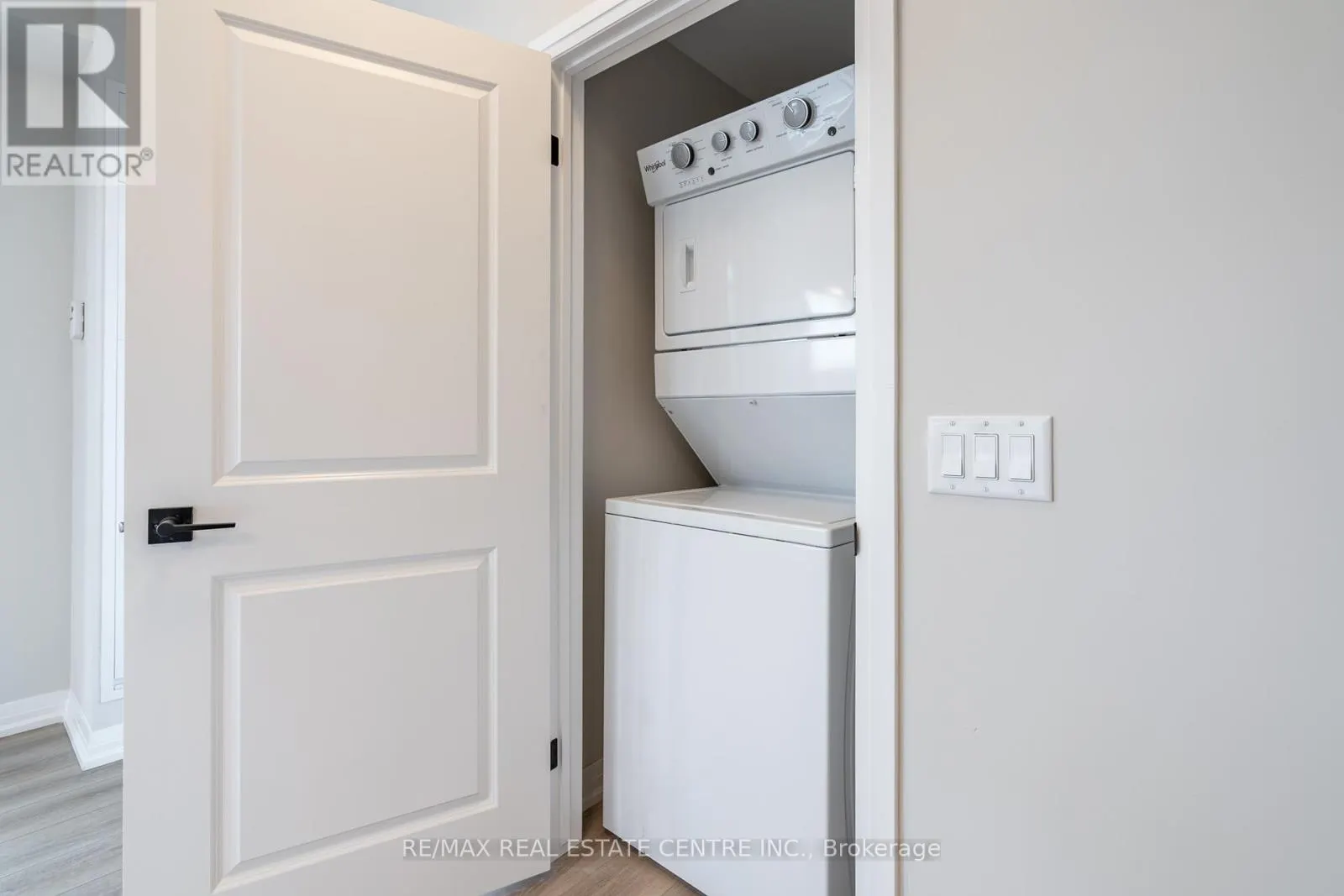 302 - 120 SPRINGVALLEY CRESCENT