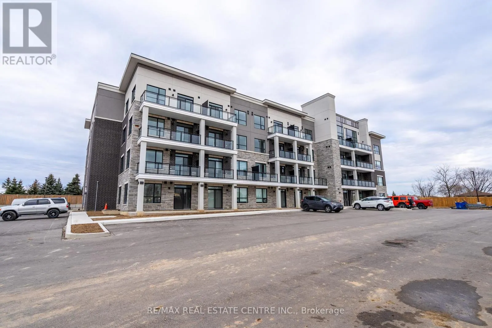 302 - 120 SPRINGVALLEY CRESCENT