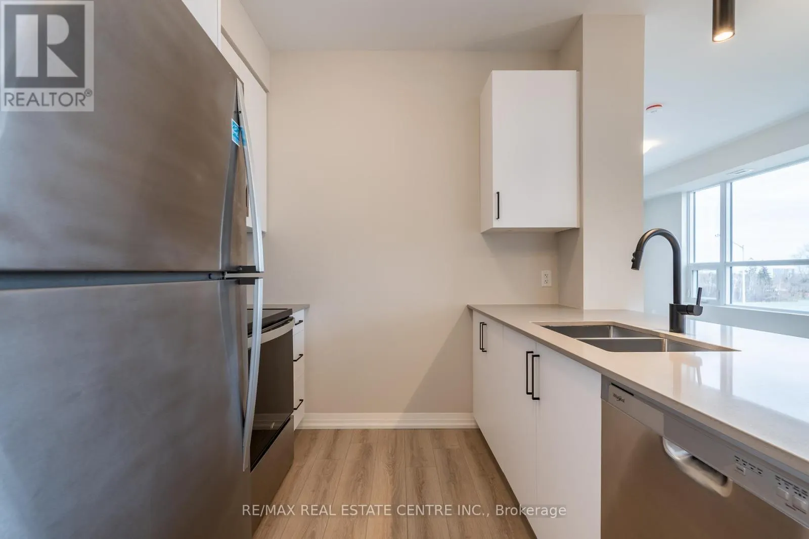 302 - 120 SPRINGVALLEY CRESCENT