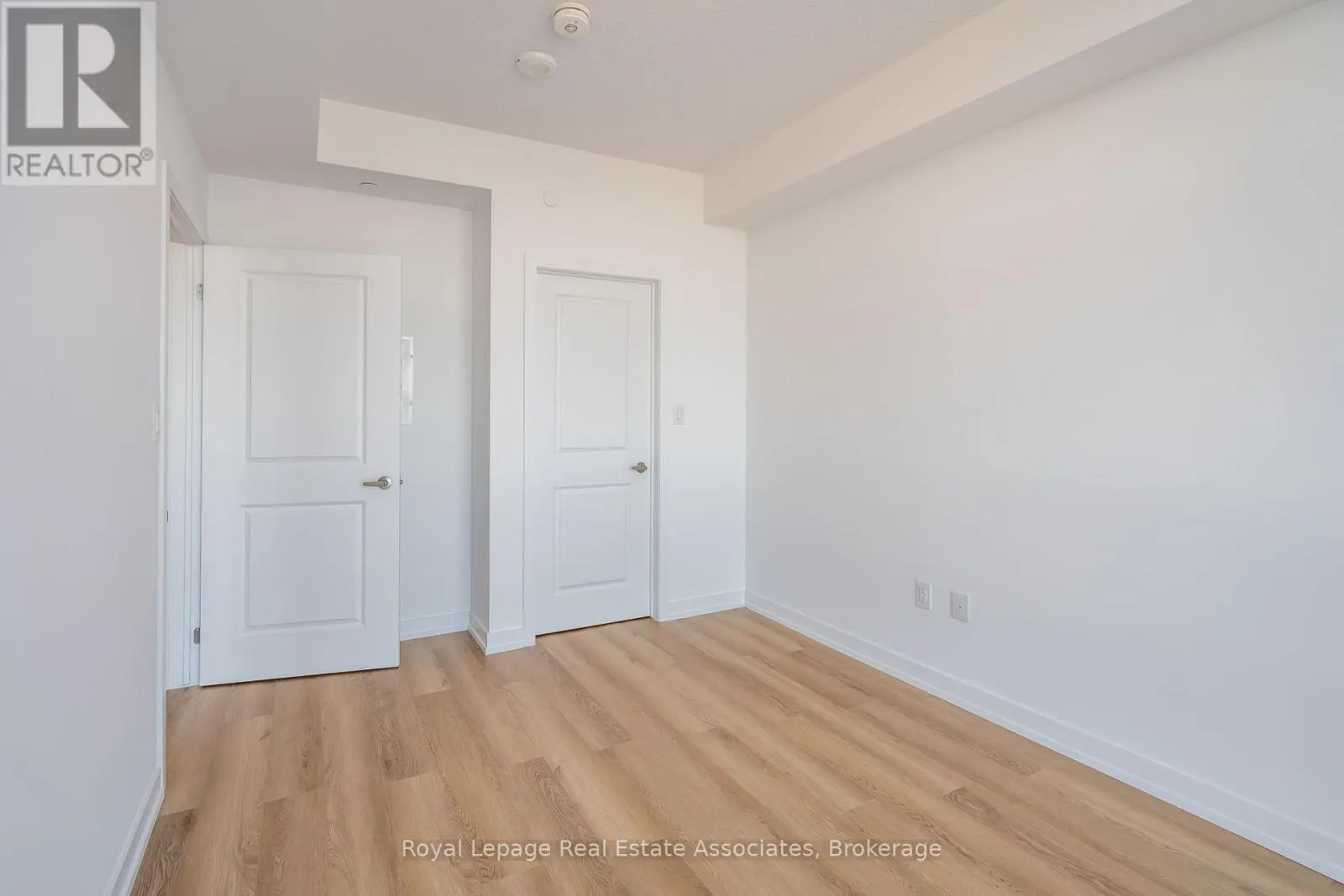 706 - 470 DUNDAS STREET E