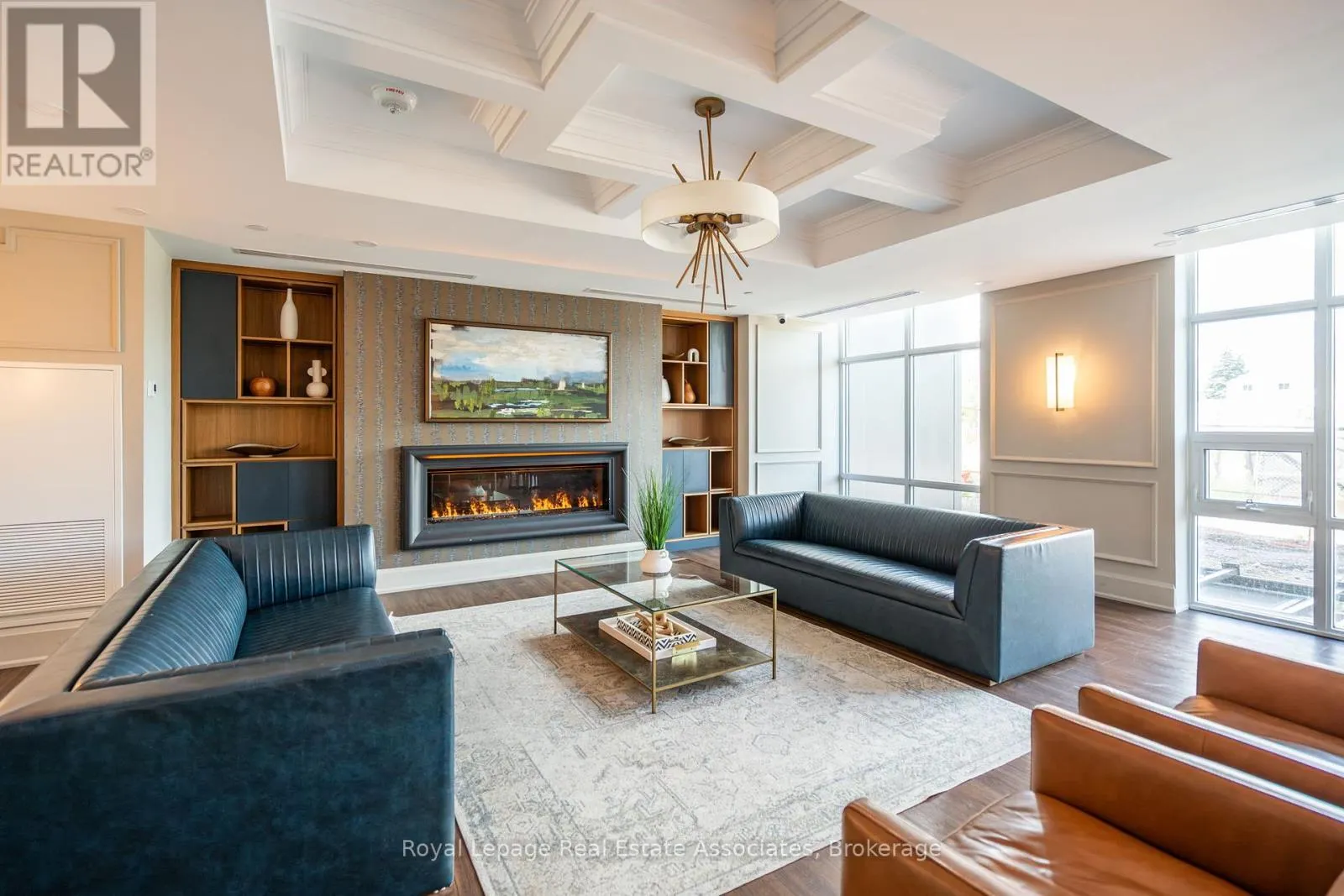 706 - 470 DUNDAS STREET E