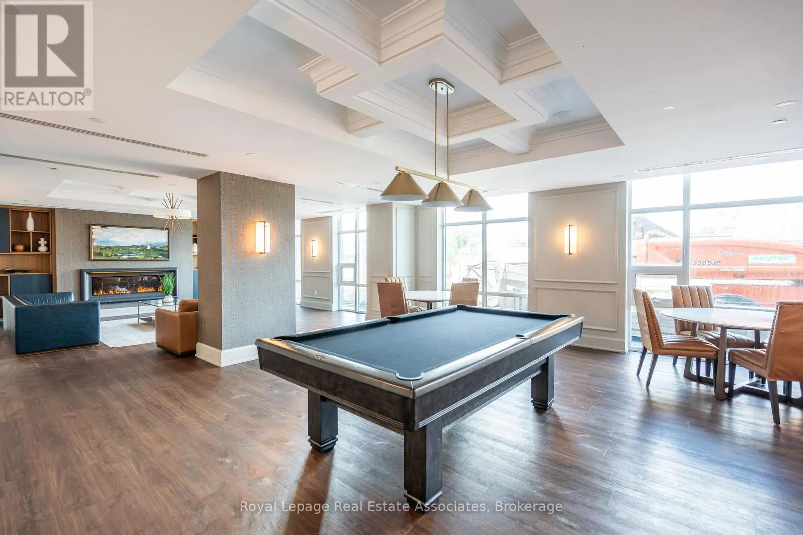 706 - 470 DUNDAS STREET E