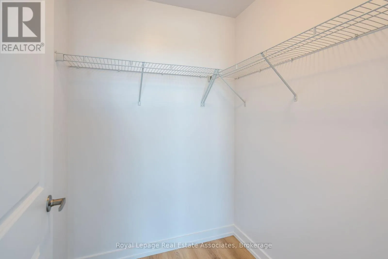 706 - 470 DUNDAS STREET E