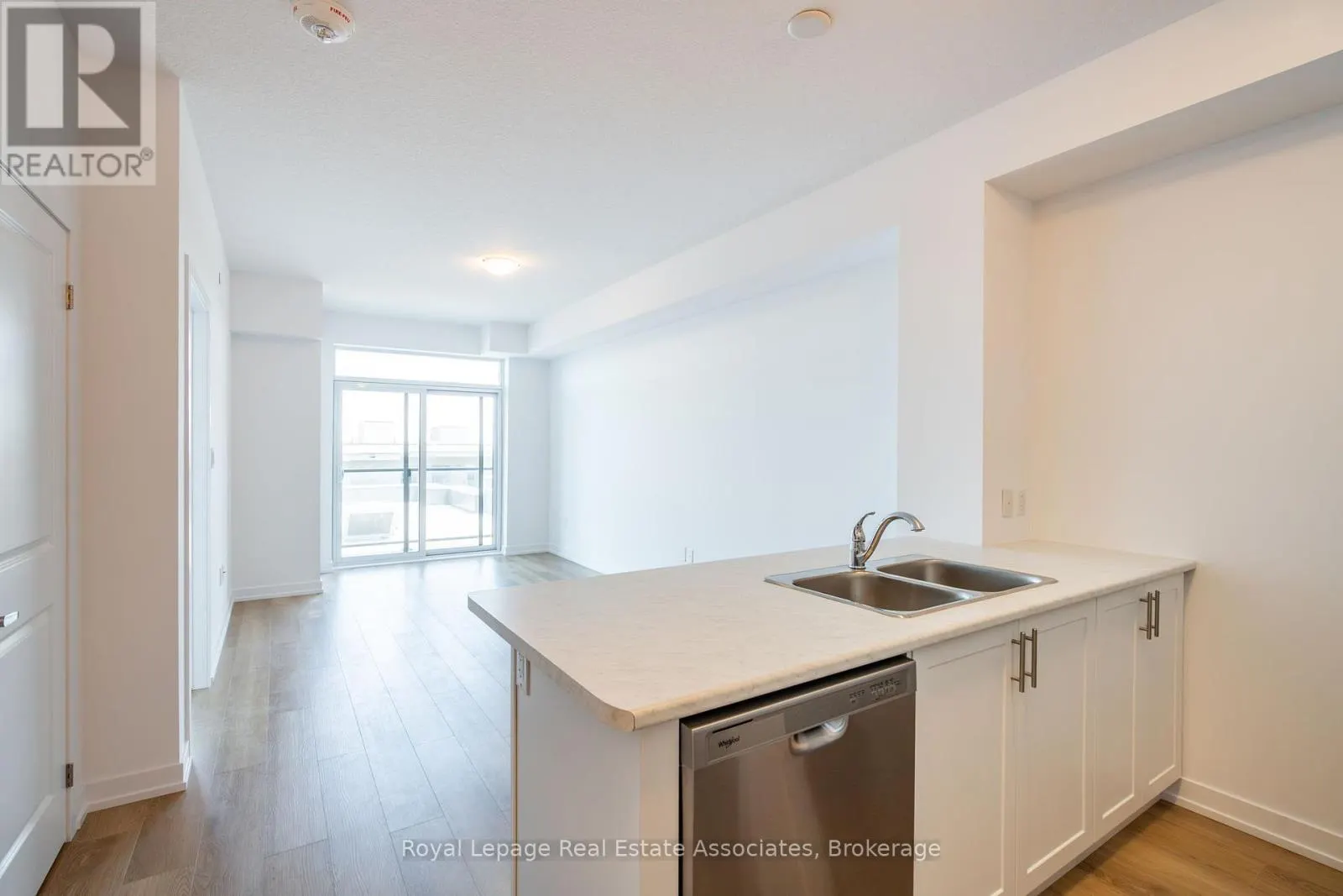 706 - 470 DUNDAS STREET E