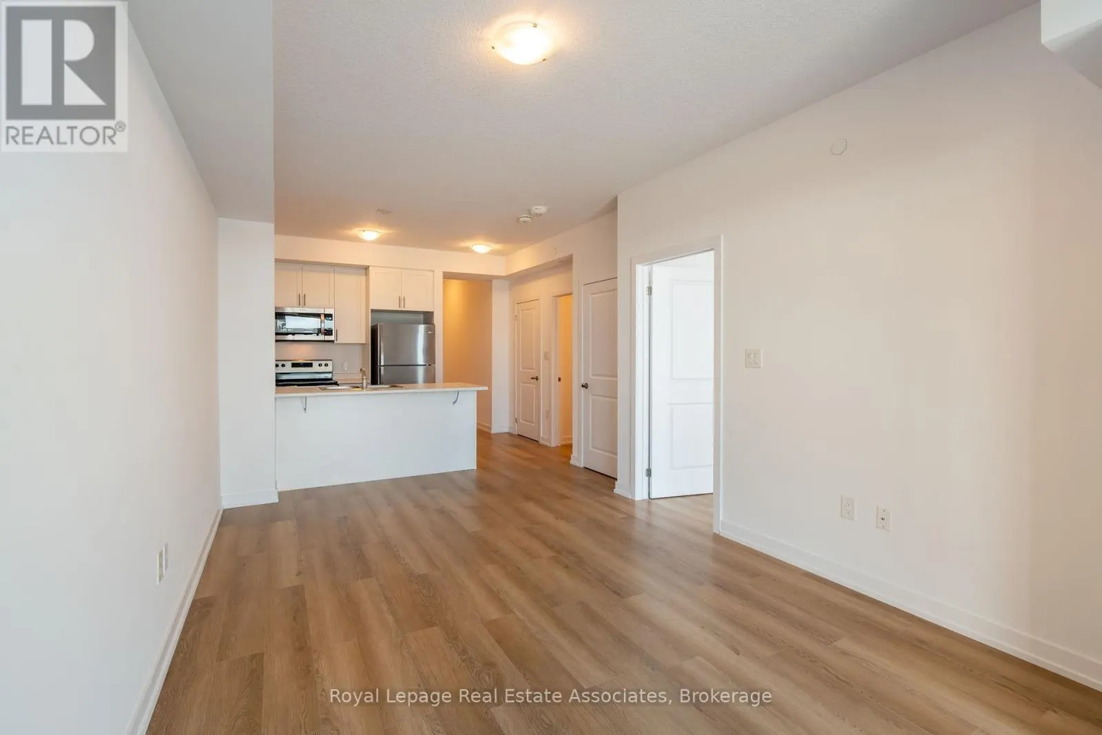 706 - 470 DUNDAS STREET E