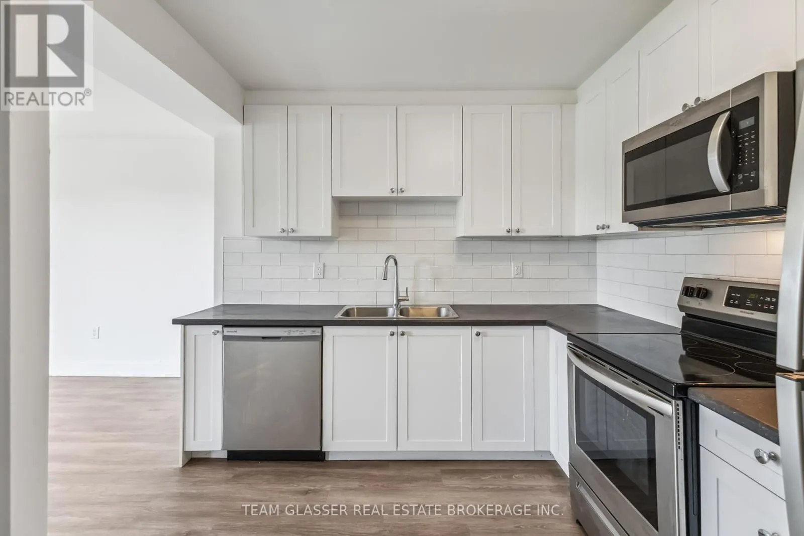 395 - 1580 ADELAIDE STREET N, #395