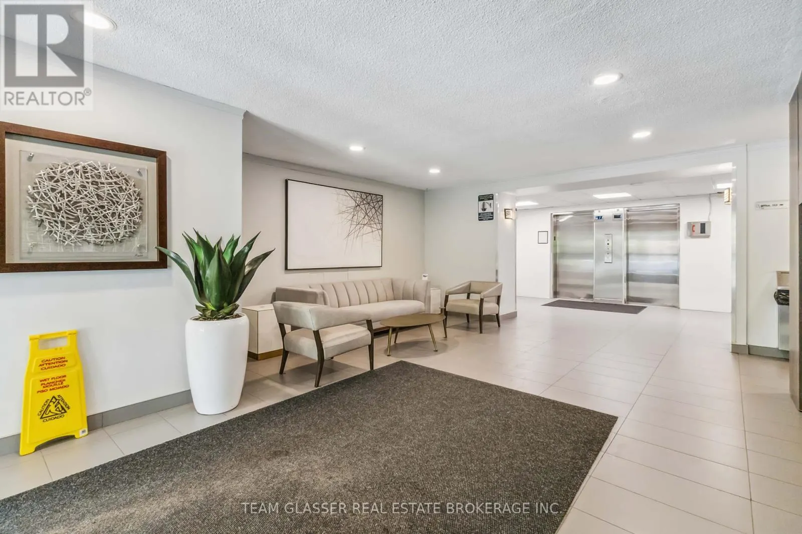 395 - 1580 ADELAIDE STREET N, #395