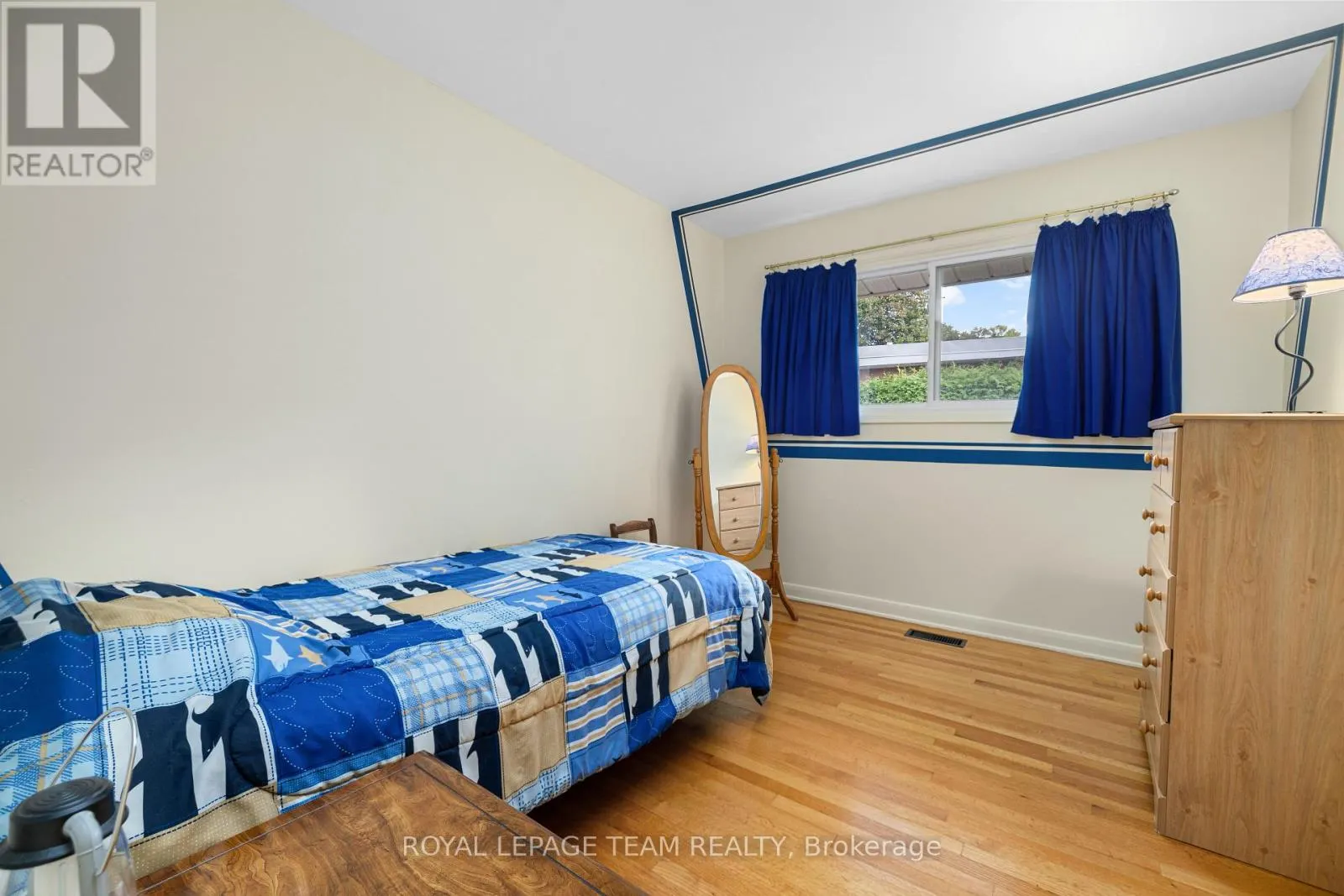 30 ELLERY CRESCENT