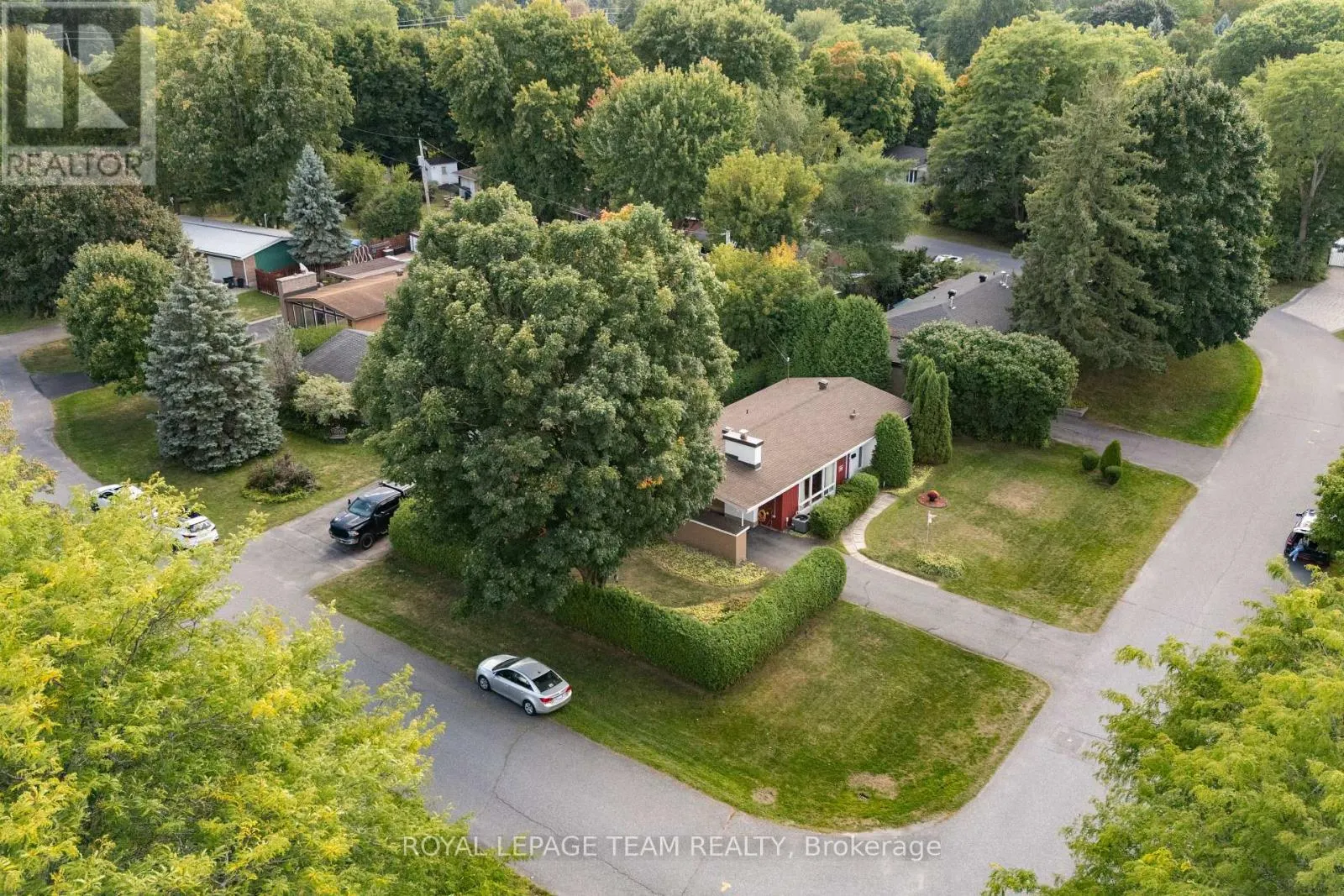 30 ELLERY CRESCENT