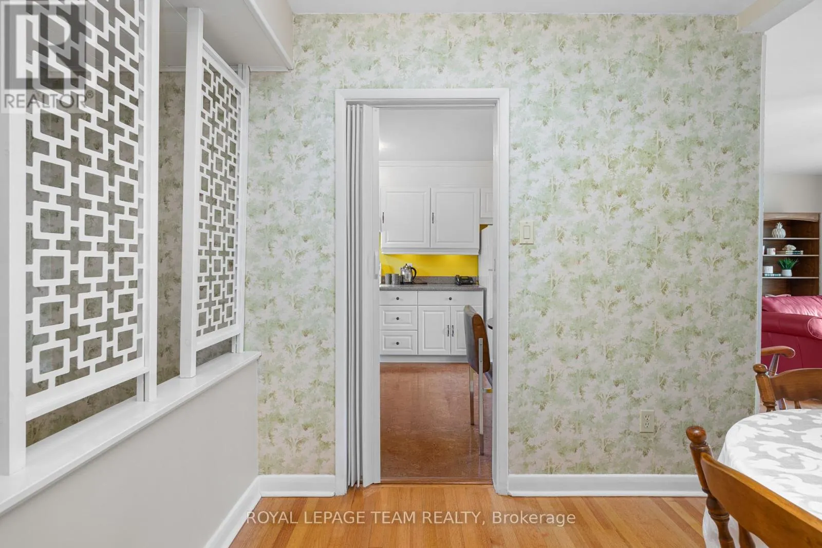30 ELLERY CRESCENT