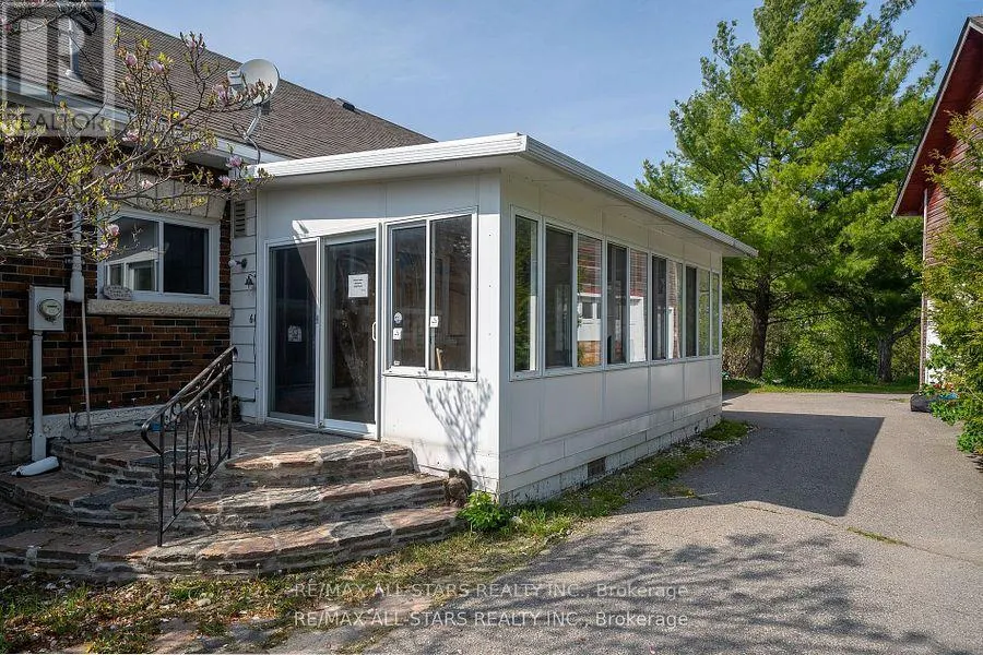 61 FRANCIS STREET E