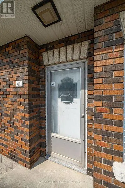 61 FRANCIS STREET E