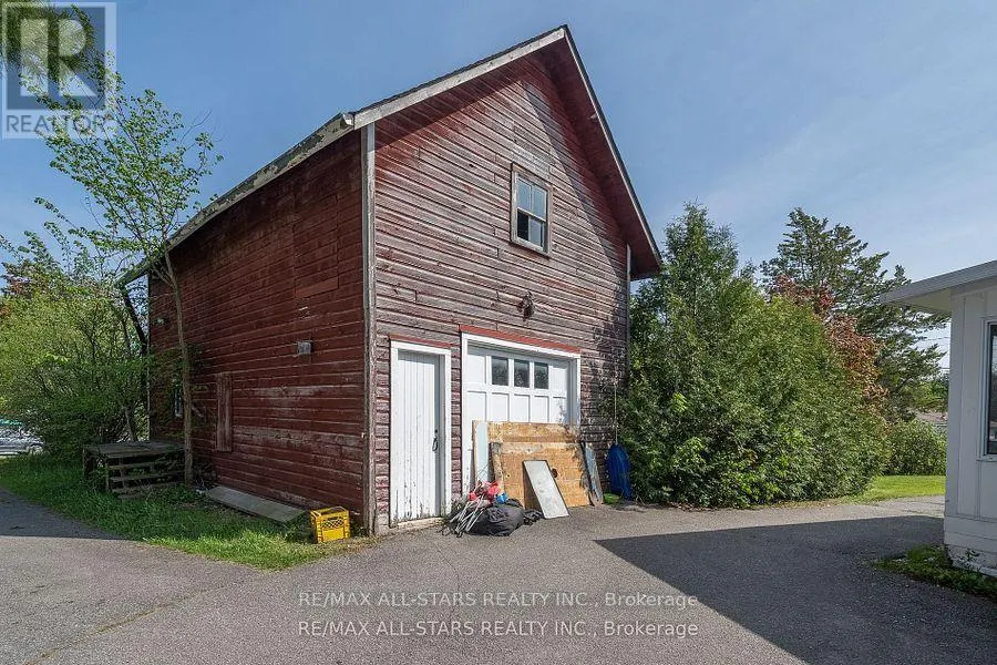 61 FRANCIS STREET E