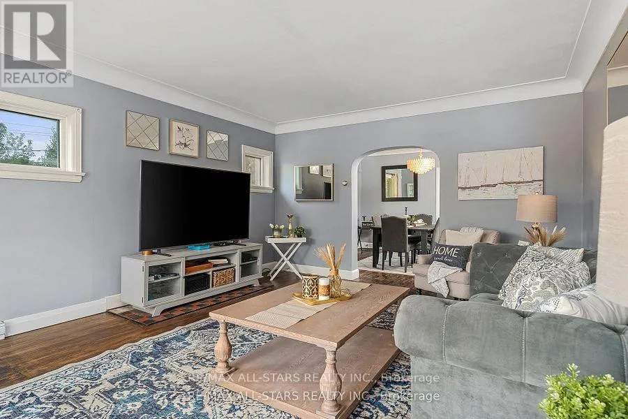 61 FRANCIS STREET E