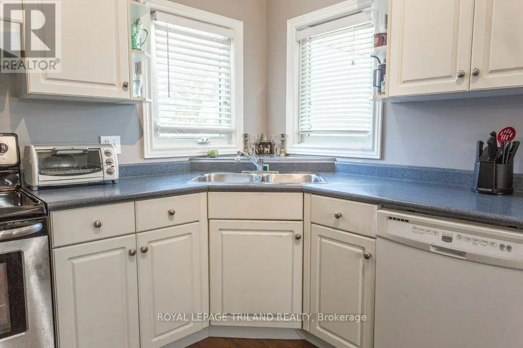 28 SCHREYER DRIVE