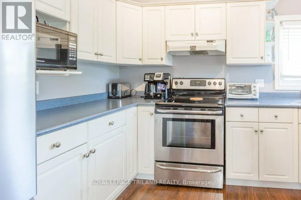 28 SCHREYER DRIVE