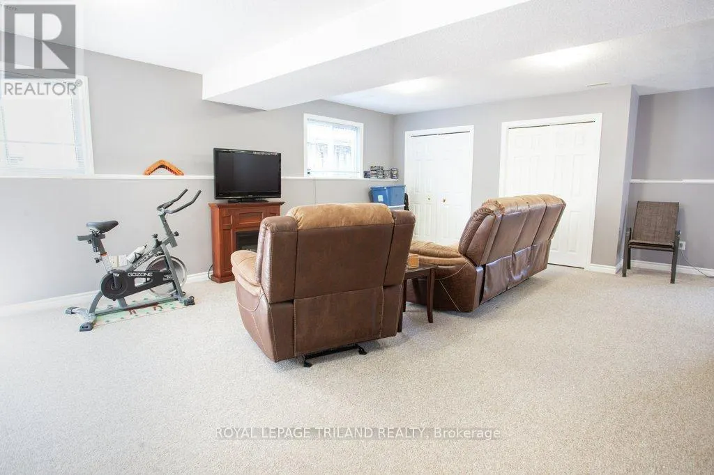 28 SCHREYER DRIVE