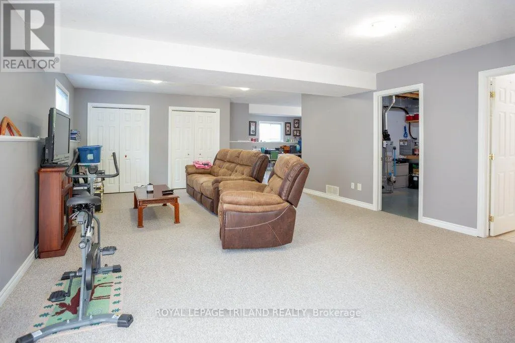28 SCHREYER DRIVE