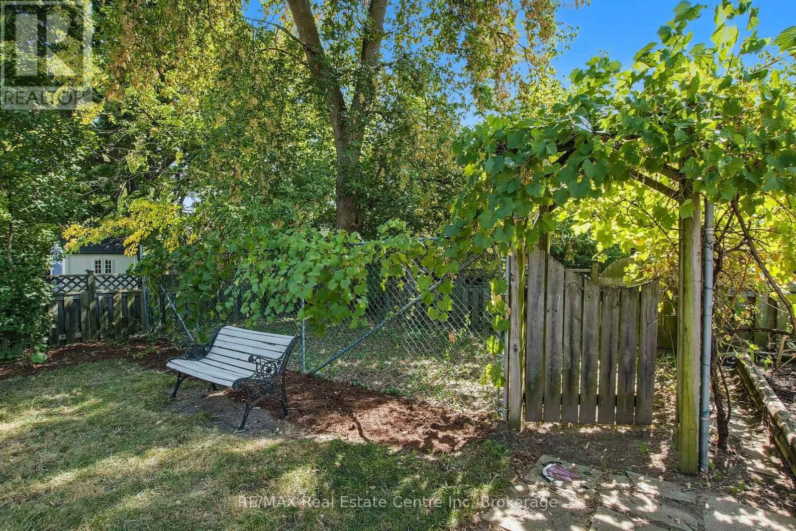 52 AVENUE ROAD